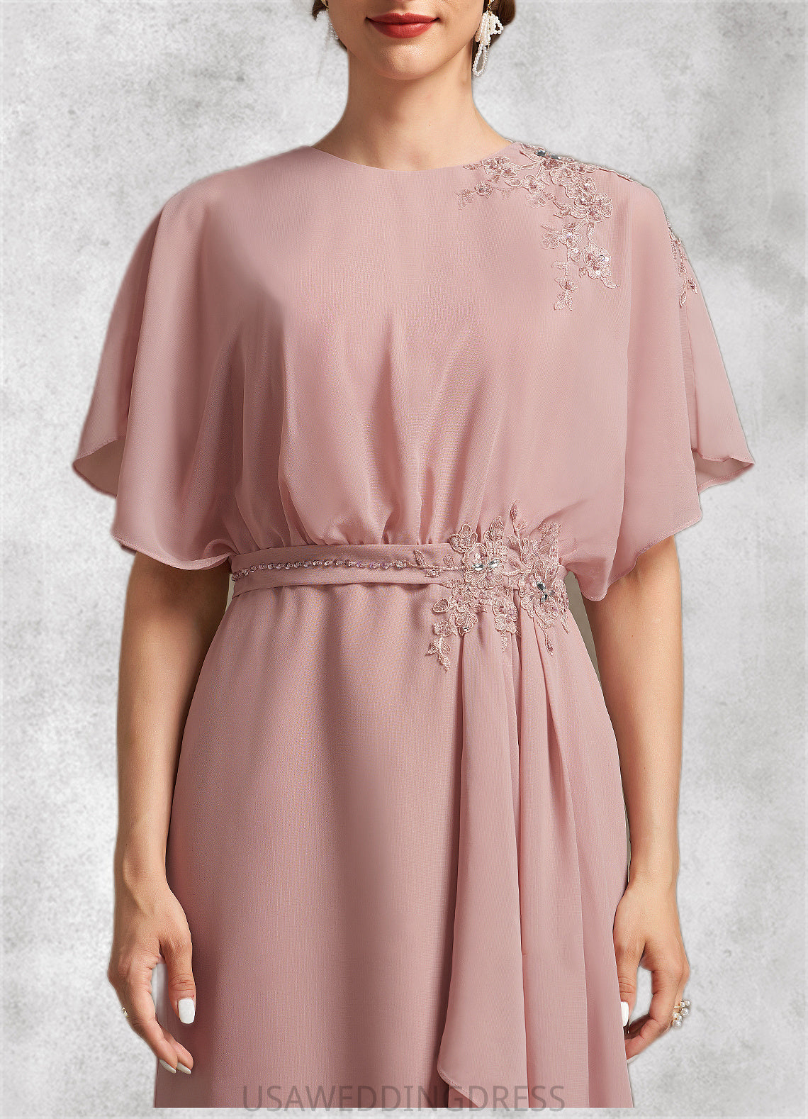 Kianna Sheath/Column Scoop Neck Knee-Length Chiffon Mother of the Bride Dress With Appliques Lace DS126P0014829