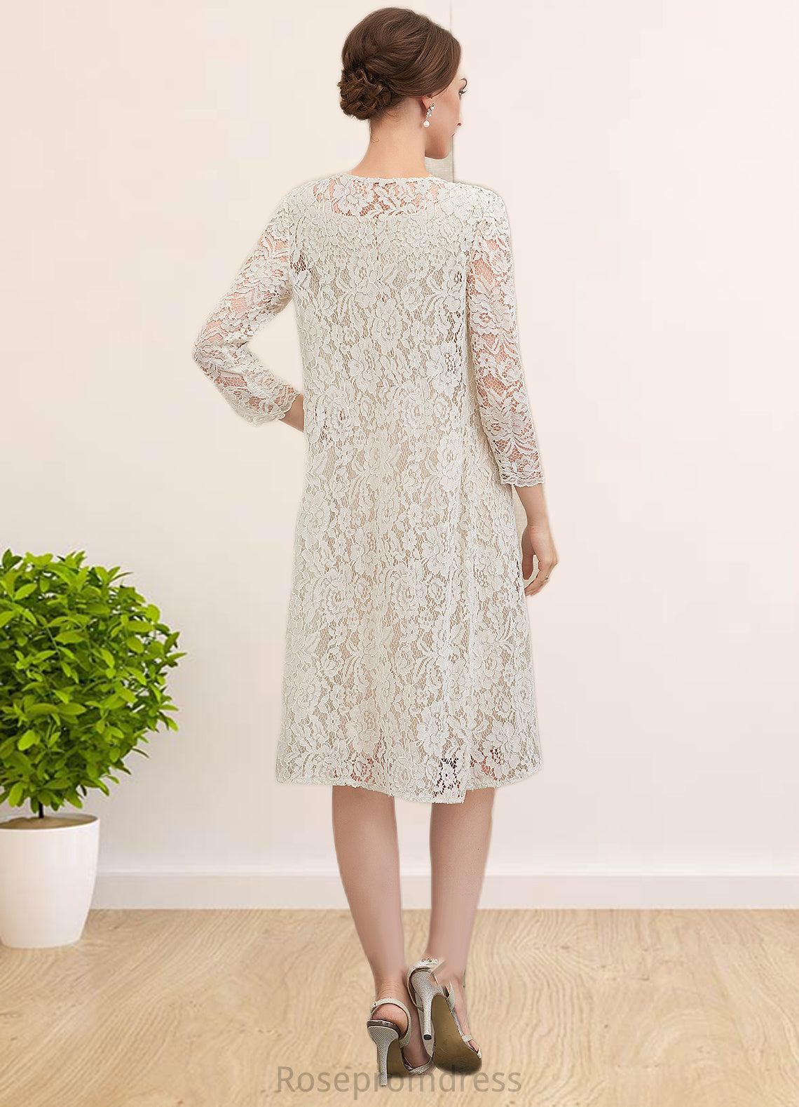 Kim Sheath/Column V-neck Knee-Length Chiffon Lace Mother of the Bride Dress With Bow(s) SRS126P0014924