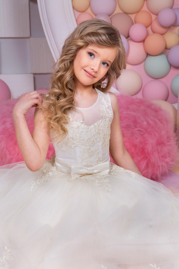 2024 Ball Gown Flower Girl Dresses Scoop Tulle With Applique And Sash