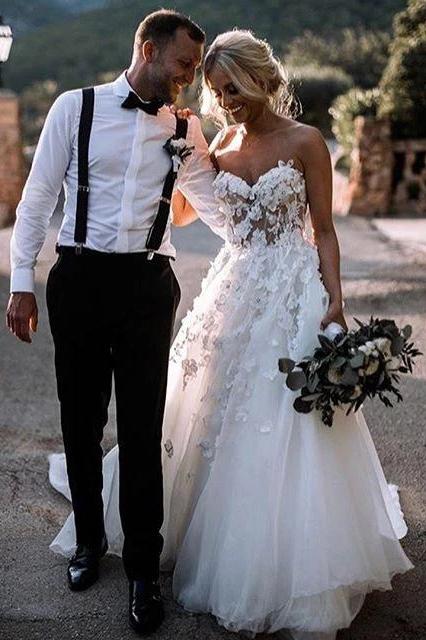 Charming Ball Gown Sweetheart Strapless 3D Flowers Tulle Off White Wedding Dresses SRS15095