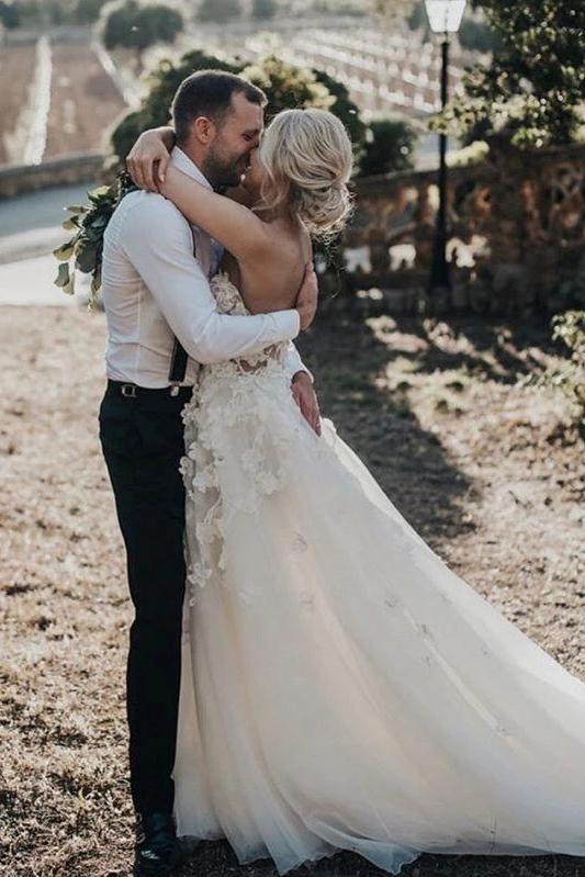 Charming Ball Gown Sweetheart Strapless 3D Flowers Tulle Off White Wedding Dresses SRS15095