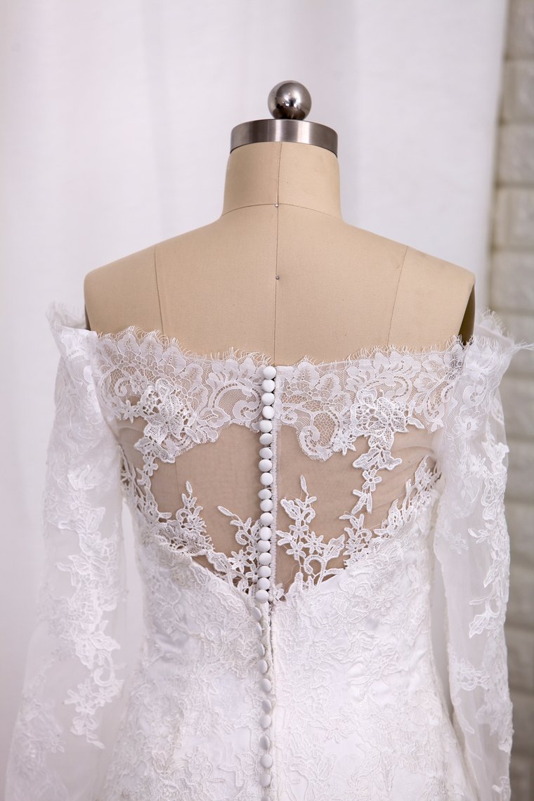 2024 Wedding Dresses A Line Long Sleeves Boat Neck With Applique