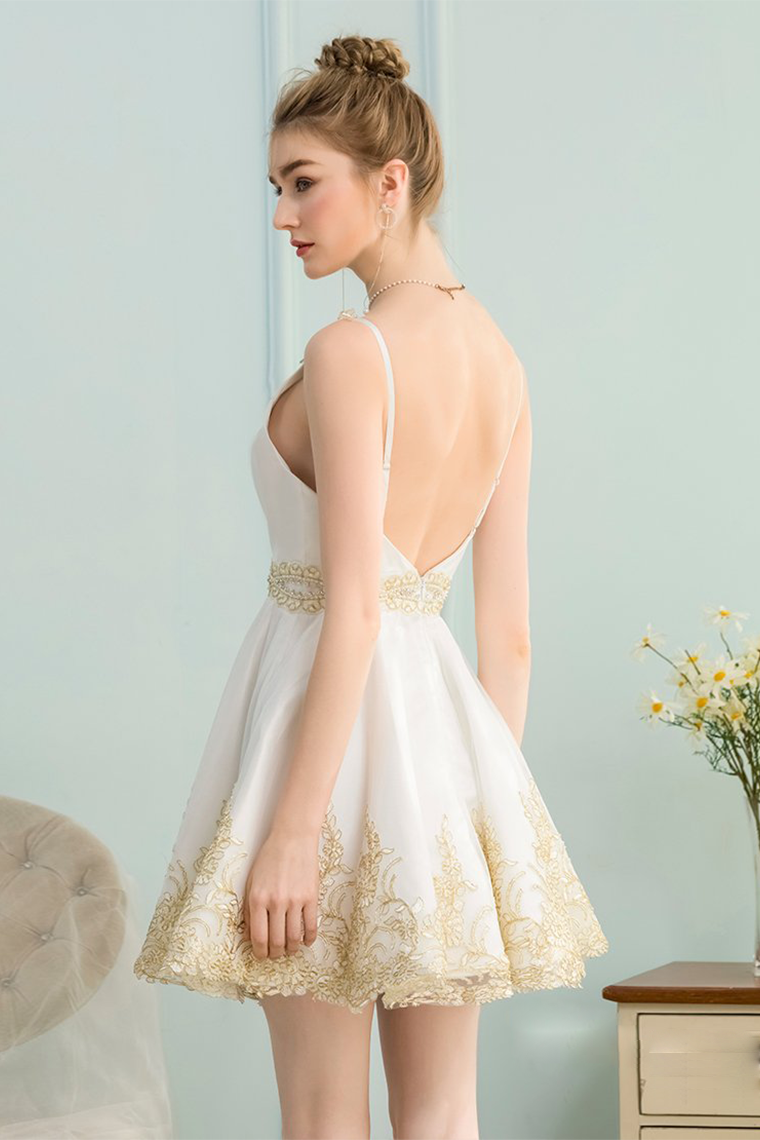 A-Line Homecoming Dresses Satin Mya V-Neck Appliques Short White