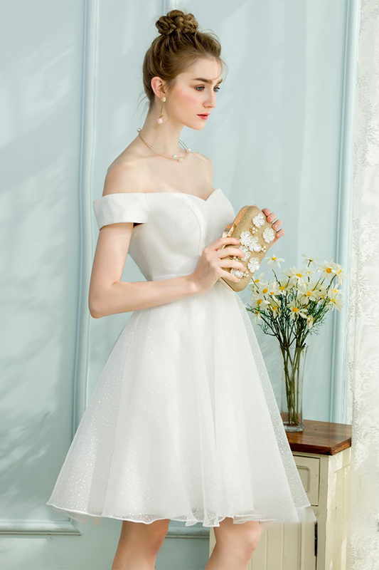 A-Line/Princess Ruffles Satin Homecoming Dresses Madge Sweetheart Sleeveless Sweep/Brush Train Dresses