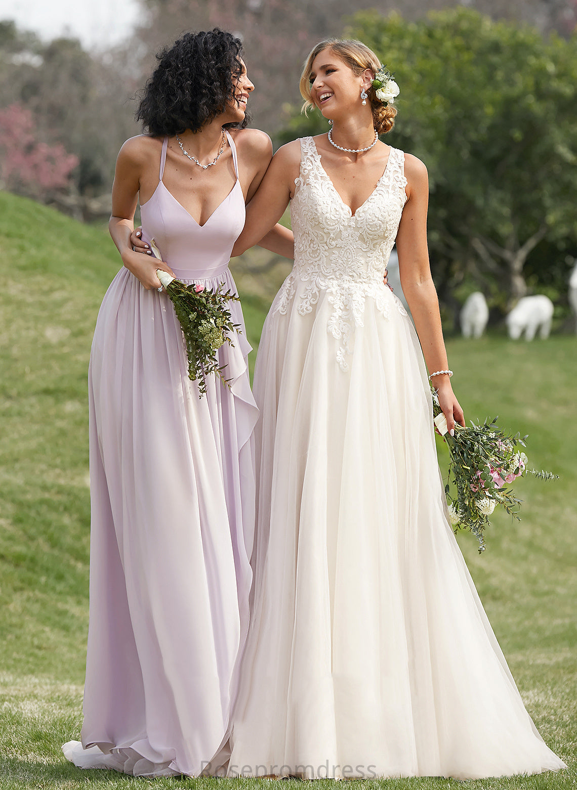 Court Tulle Coral Lace Train Wedding Dress Ball-Gown/Princess V-neck Wedding Dresses