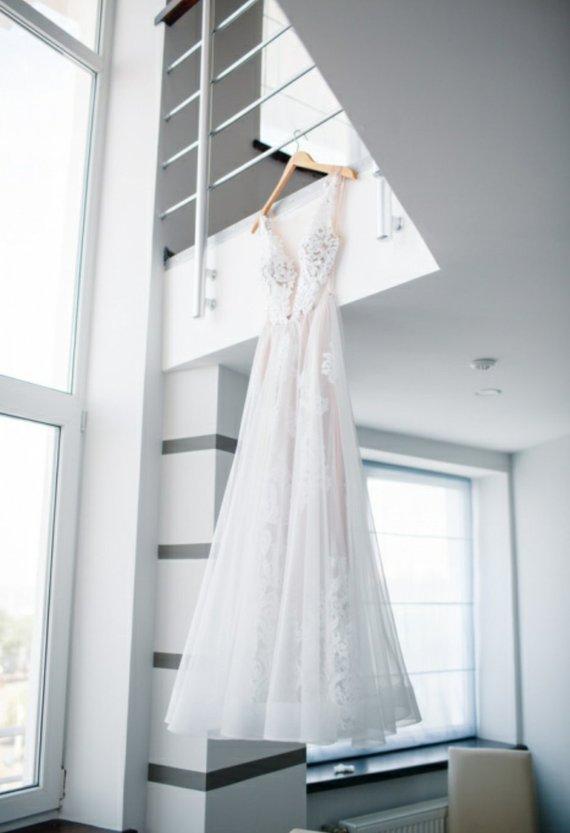 A line Lace Appliques Scoop Prom Dresses Backless Tulle Ivory Wedding Dresses JS509