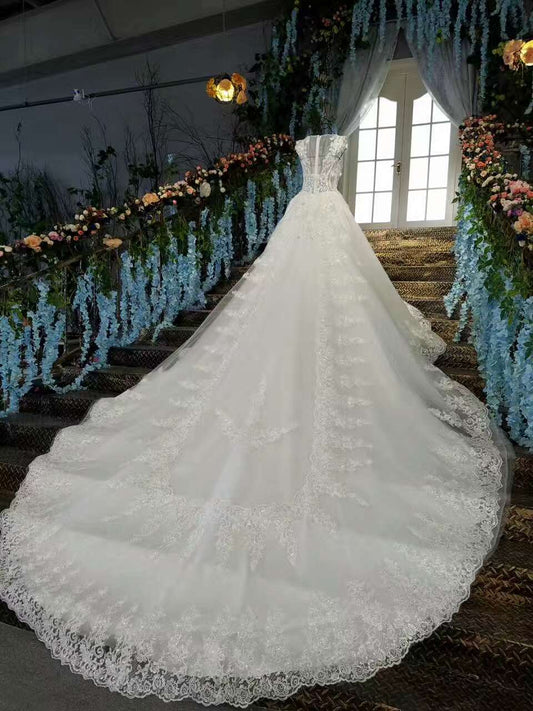 2024 New Arrival Luxurious Scoop Neck Wedding Dresses Tulle Zipper Up With Crystals And Beads Royal Train