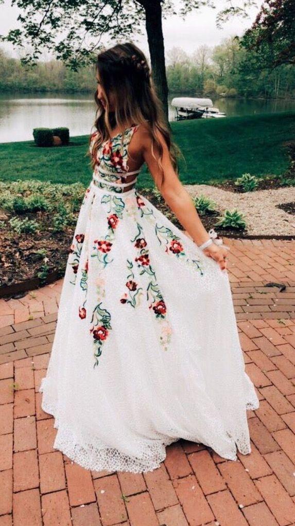 Princess Lace White Prom Dresses V Neck Backless Appliques Long Evening Dresses RS601