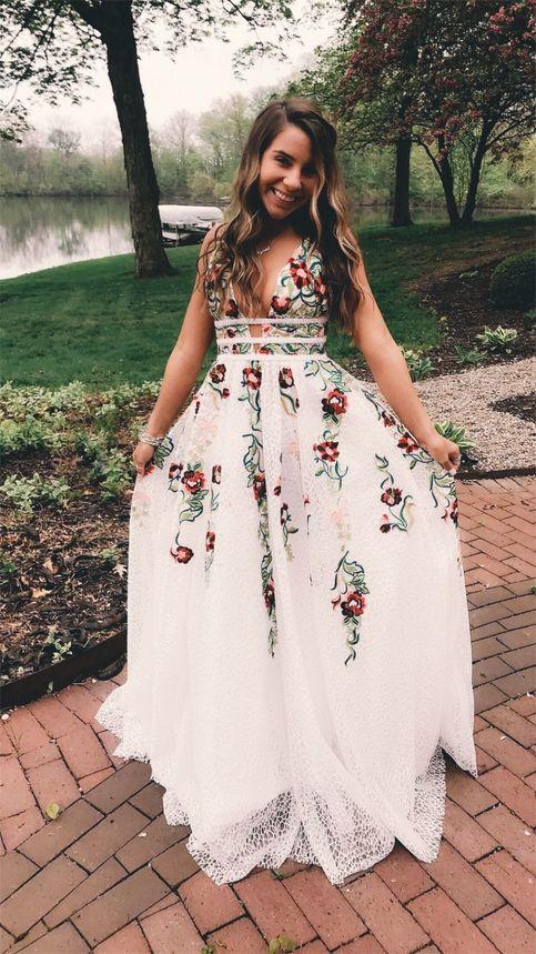 Princess Lace White Prom Dresses V Neck Backless Appliques Long Evening Dresses RS601