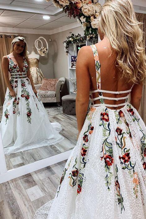 Princess Lace White Prom Dresses V Neck Backless Appliques Long Evening Dresses RS601