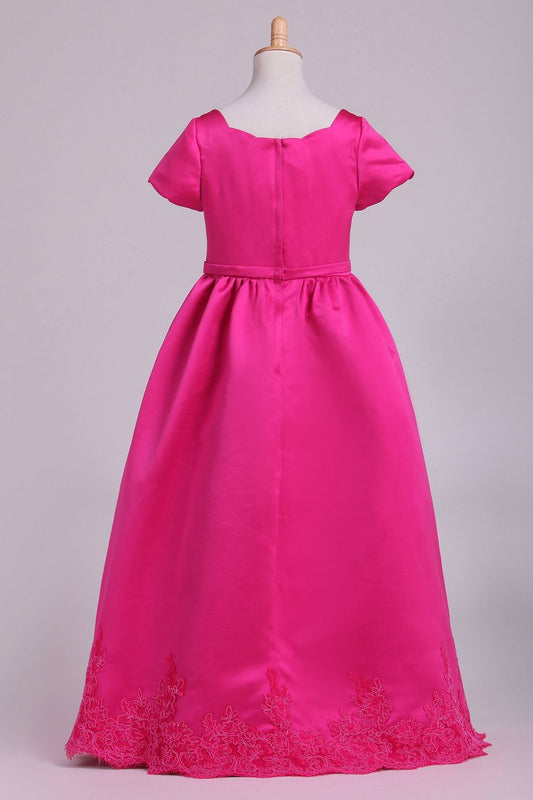 2024 Bateau A Line Flower Girl Dresses Short Sleeves With Applique And Ribbon