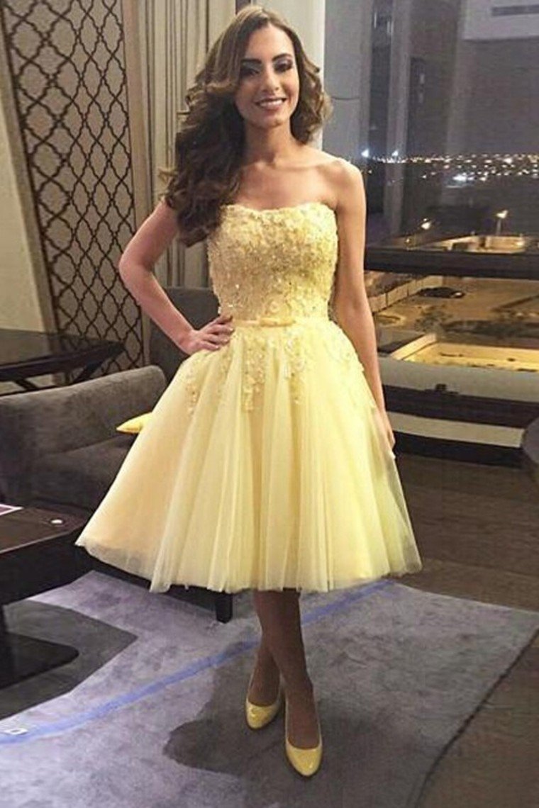 2024 Strapless Homecoming Dresses Knee Length Tulle With Applique