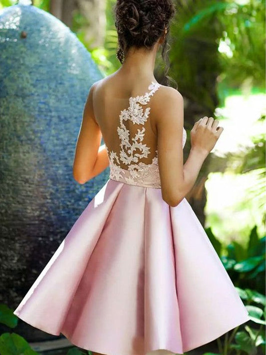 A-Line/Princess Sleeveless One-Shoulder Applique Homecoming Dresses Satin Novia Short/Mini Dresses