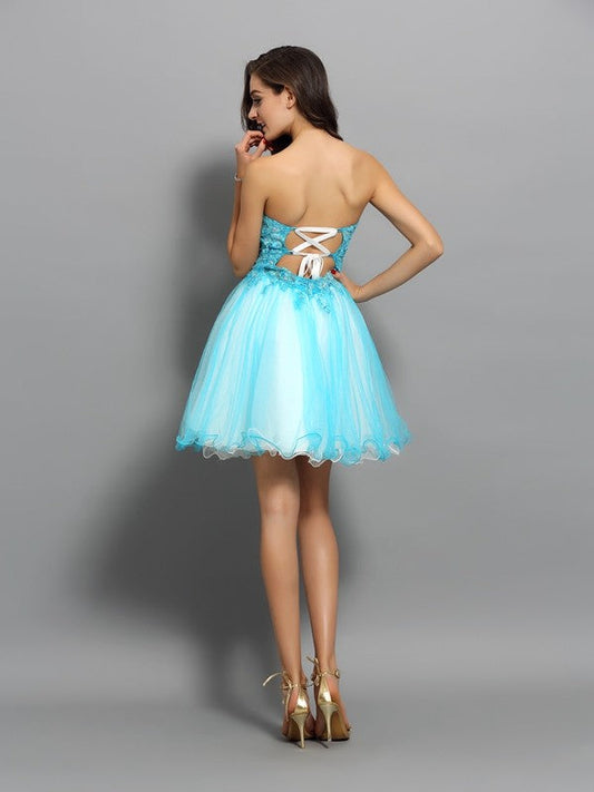 A-Line/Princess Homecoming Dresses Cocktail Jocelyn Satin Sweetheart Applique Beading Sleeveless Short Dresses