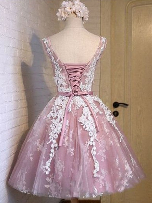 A-Line/Princess Sleeveless Maud Homecoming Dresses Scoop Tulle Applique Short/Mini Dresses