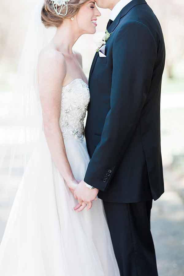A-Line Sweetheart Court Train Sleeveless White Wedding Dress with Lace Beading RS94