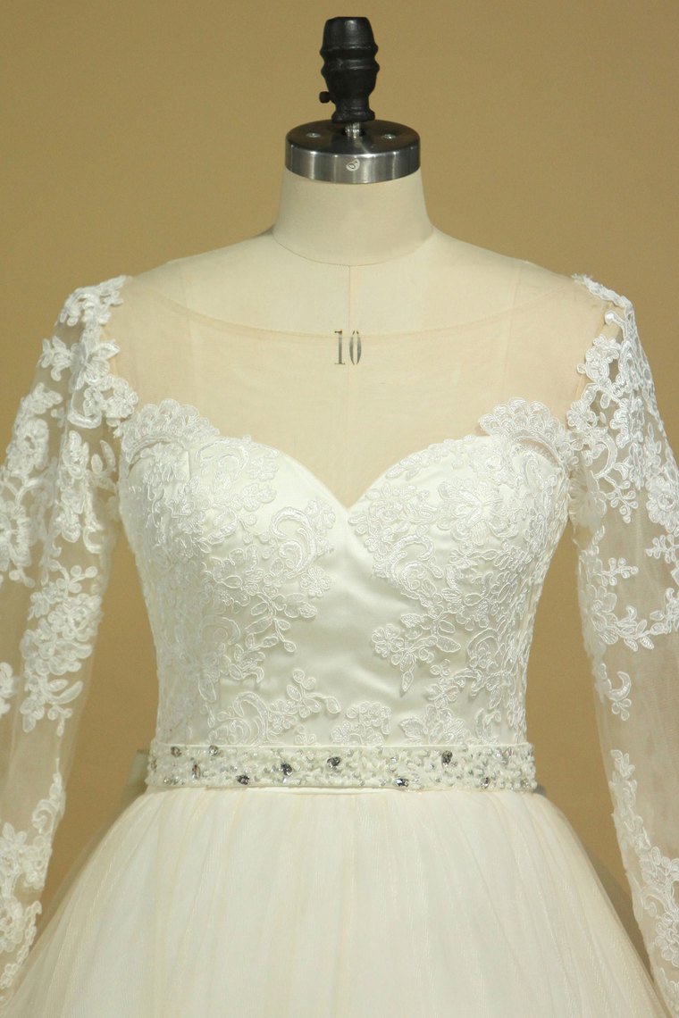 2024 Plus Size Bateau Wedding Dresses 3/4 Length Sleeve With Applique Tulle