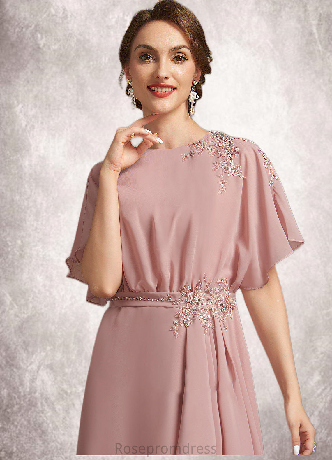 Cheryl Sheath/Column Scoop Neck Knee-Length Chiffon Mother of the Bride Dress With Appliques Lace SRS126P0014829