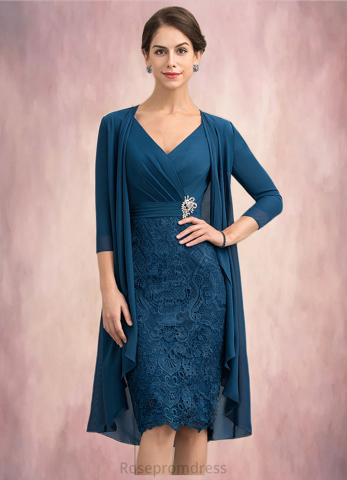 Delilah Sheath/Column V-neck Knee-Length Chiffon Lace Mother of the Bride Dress With Crystal Brooch SRS126P0014972