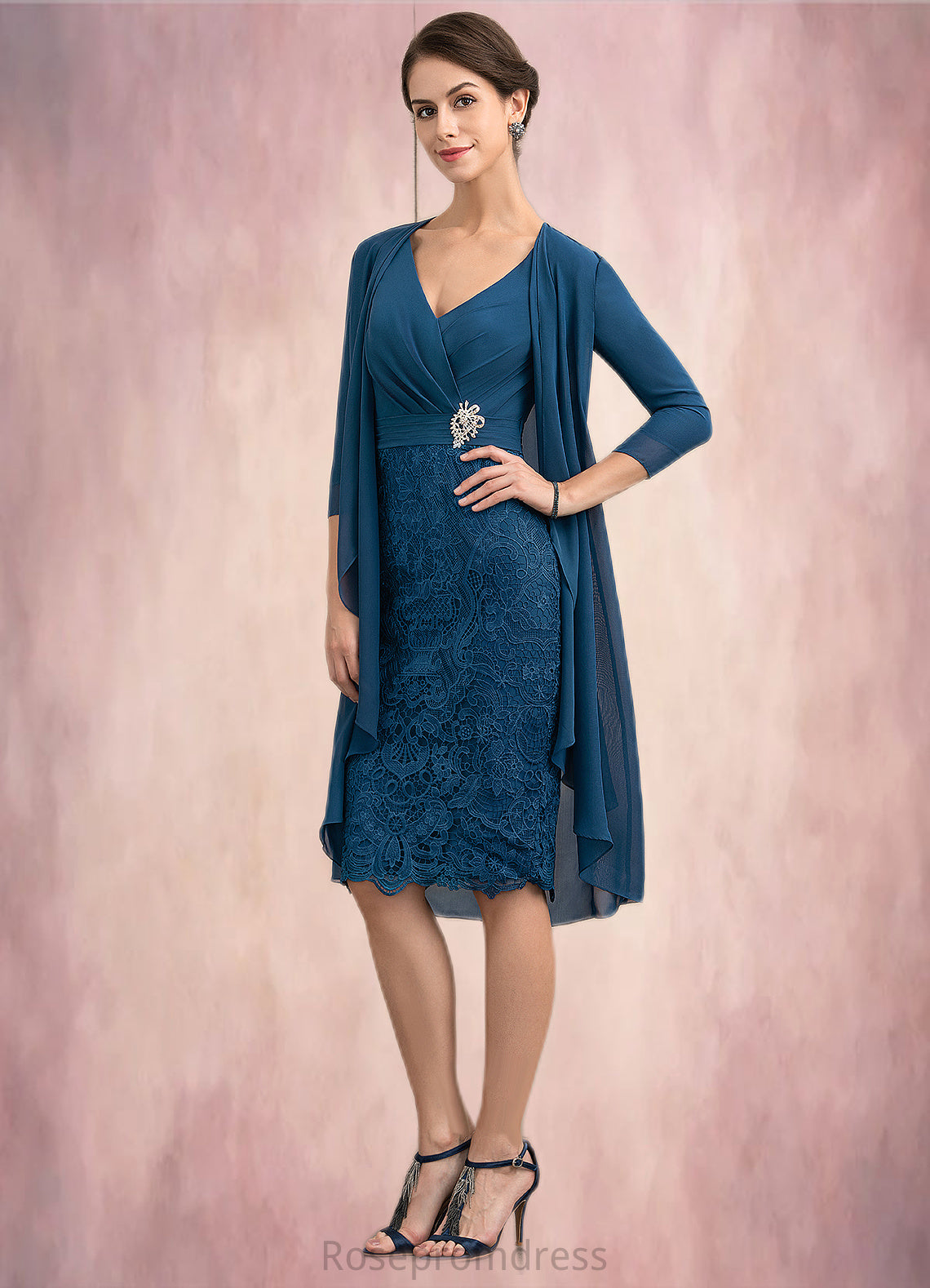 Delilah Sheath/Column V-neck Knee-Length Chiffon Lace Mother of the Bride Dress With Crystal Brooch SRS126P0014972