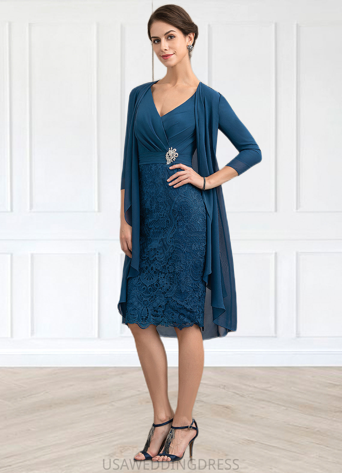 Amani Sheath/Column V-neck Knee-Length Chiffon Lace Mother of the Bride Dress With Crystal Brooch DS126P0014972
