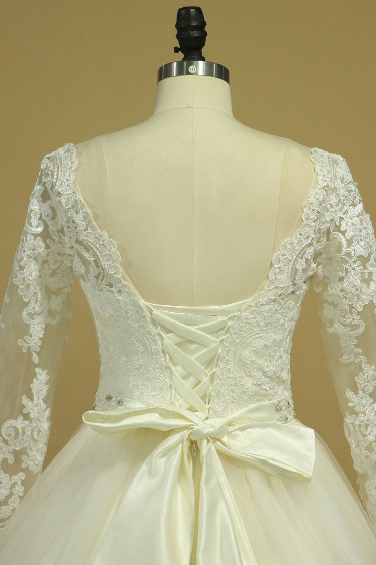 2024 Plus Size Bateau Wedding Dresses 3/4 Length Sleeve With Applique Tulle