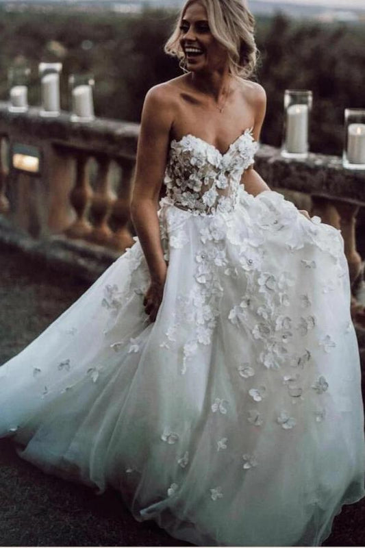 Charming Ball Gown Sweetheart Strapless 3D Flowers Tulle Off White Wedding Dresses SRS15095