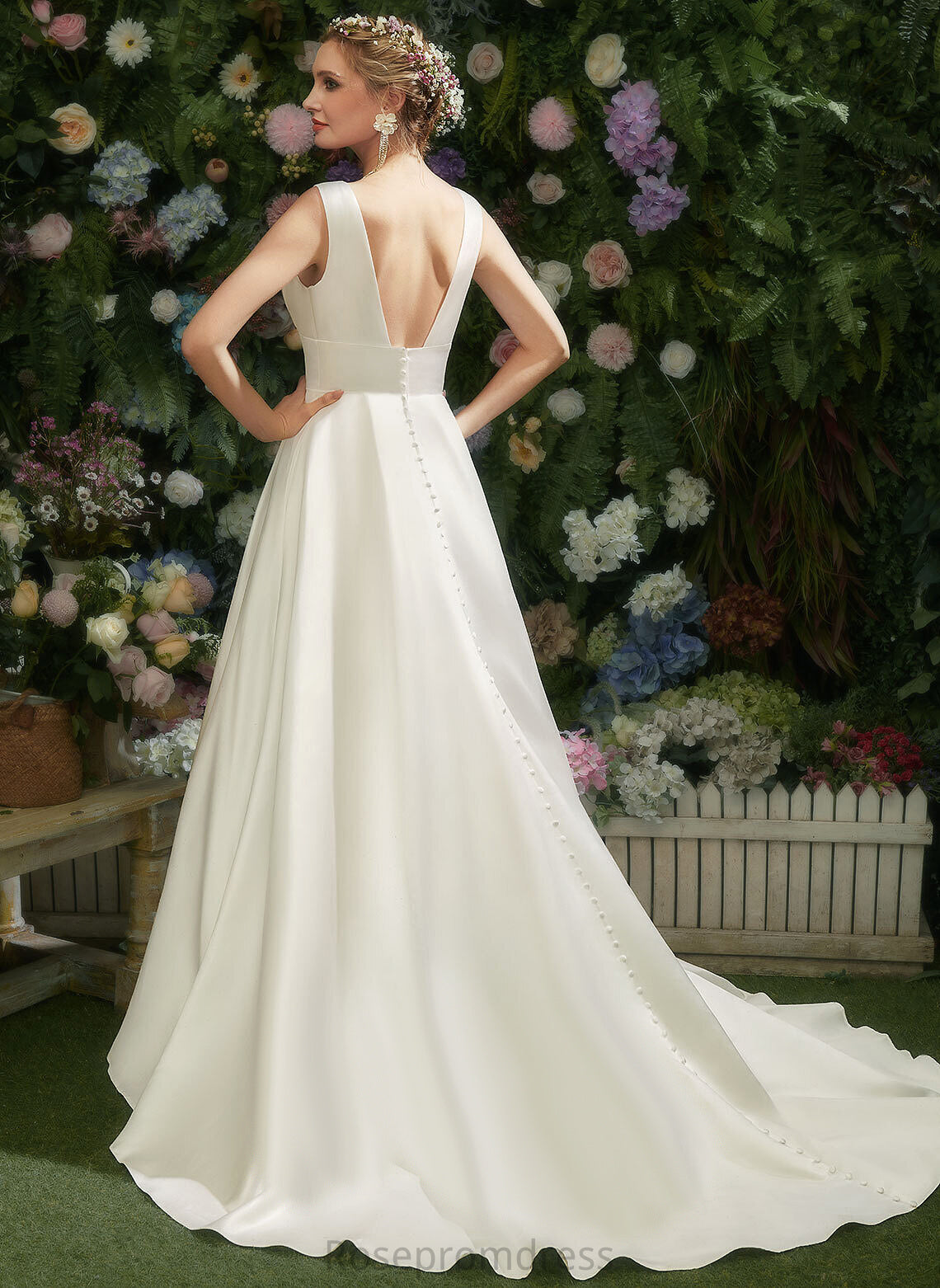 Scoop Neck Satin Court Wedding Dresses Wedding Dress Abril A-Line Train
