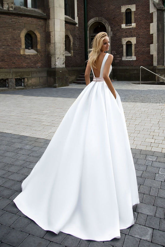 A-Line Sleeveless Long Ivory Pleated Prom Dress Backless Bateau Satin Wedding Dresses RS337