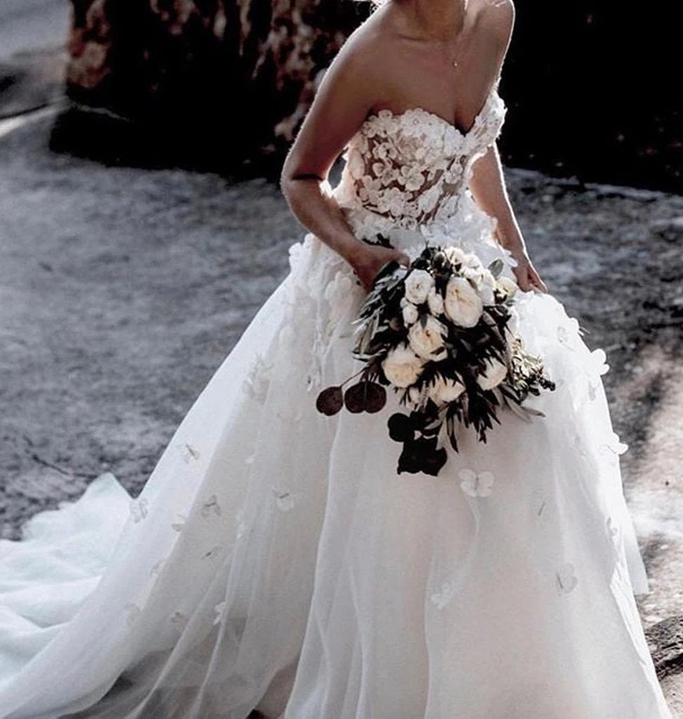 Charming Ball Gown Sweetheart Strapless 3D Flowers Tulle Off White Wedding Dresses SRS15095