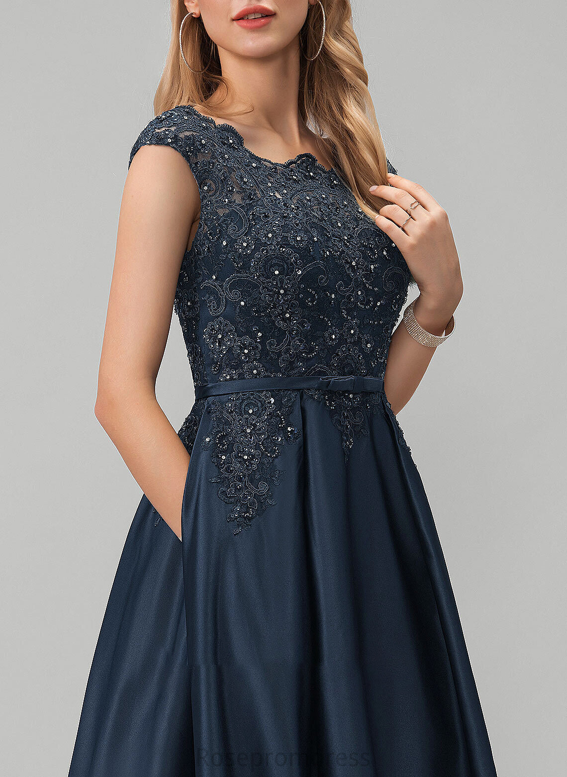 Prom Dresses Floor-Length Scoop Ball-Gown/Princess With Lace Caylee Pockets Satin Sequins Beading Bow(s) Neck