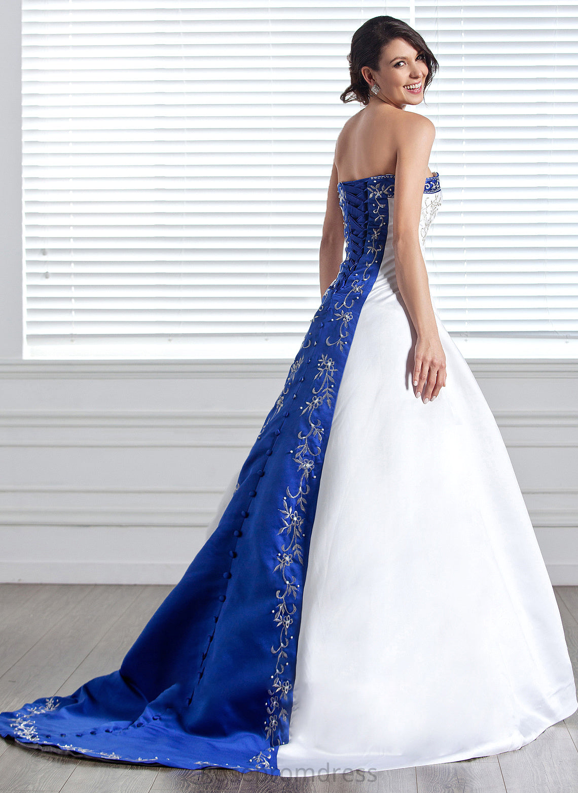 Sariah Wedding Dresses With Train Beading Satin Strapless Dress Wedding Embroidered Court Ball-Gown/Princess Sash