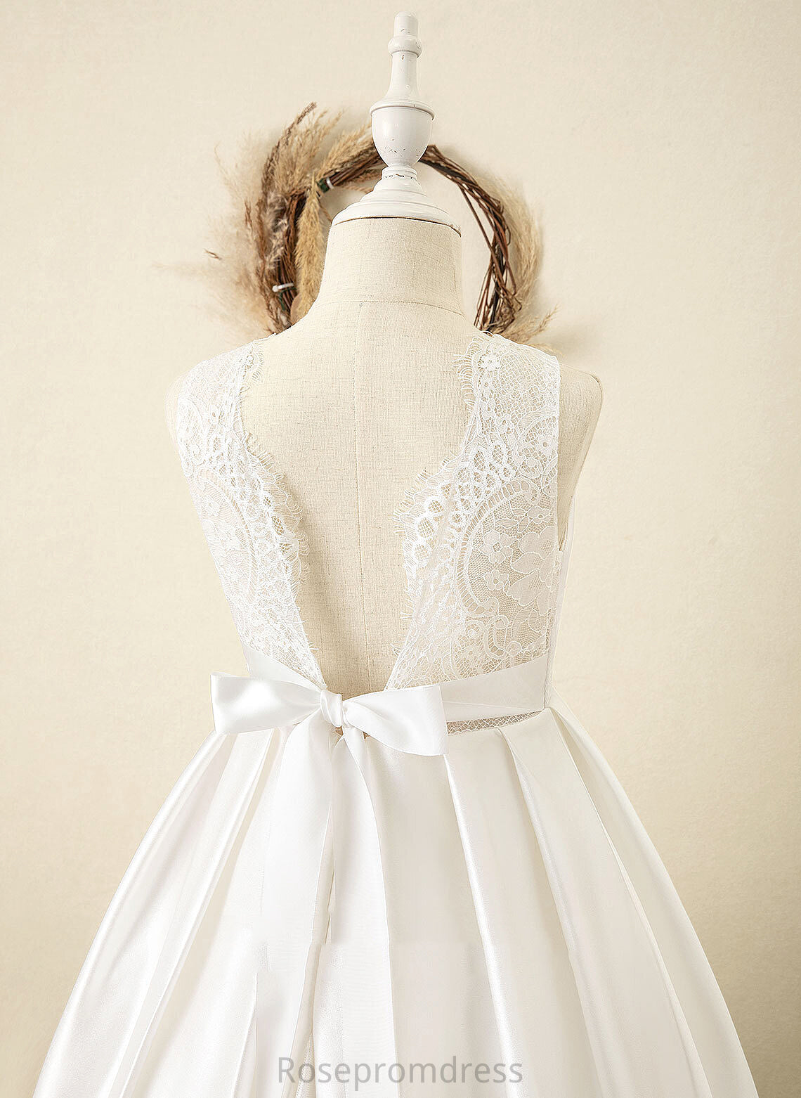 Ball-Gown/Princess Satin/Tulle/Lace Train With Sweep Scoop Flower Kaiya Dress Sleeveless Flower Girl Dresses Girl Sash - Neck