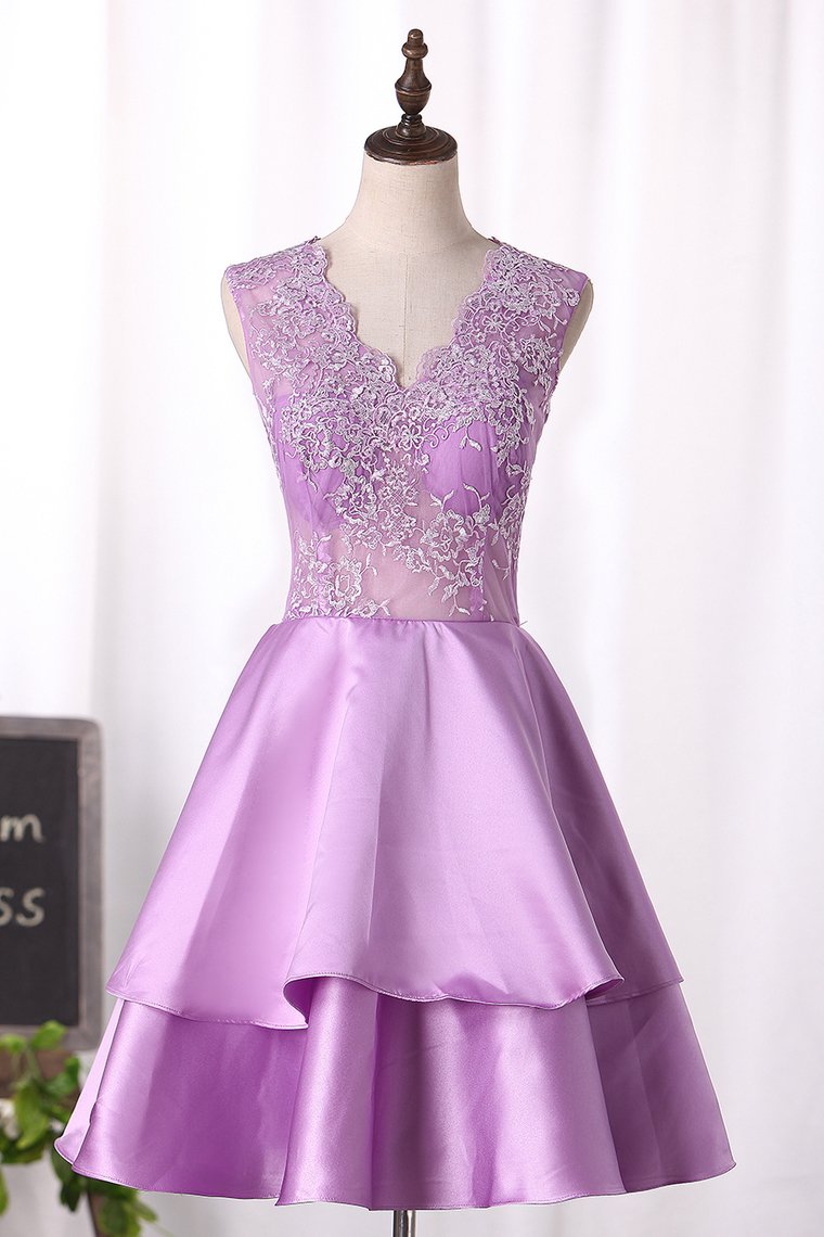 2024 Two-Layer Cocktail Dresses A Line V-Neck With Appliques Zipper Up