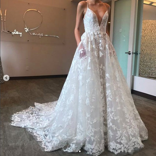 A Line Deep V Neck Lace Appliques Ball Gown Spaghetti Straps Wedding Dress with Pockets RS727
