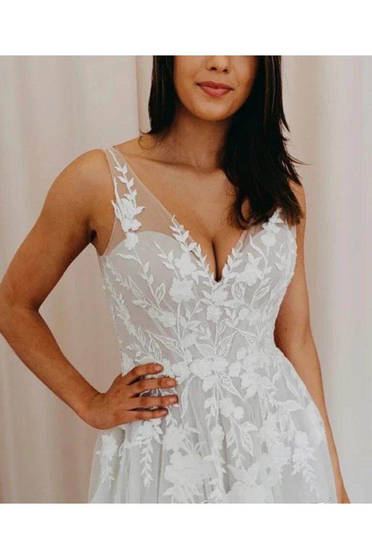 Romantic V Neckline Backless Wedding Dress Appliqued Ball Gown Bridal SRSPSMCZA6Q