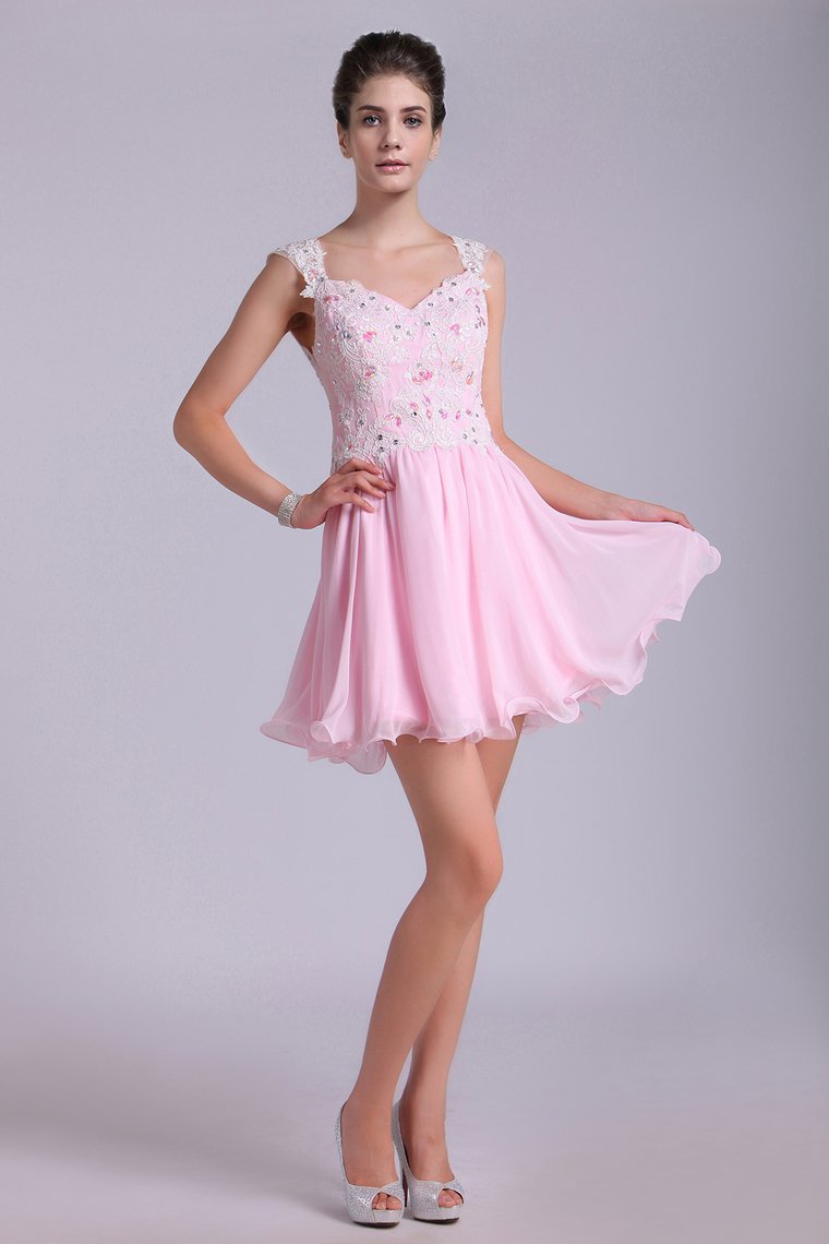 2024 Straps A-Line/Princess Homecoming Dresses Chiffon With Applique