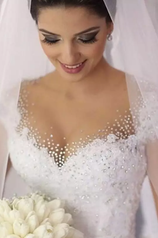 2024 A Line Scoop Wedding Dresses Tulle With Applique And Beads Court Train