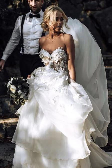 Charming Ball Gown Sweetheart Strapless 3D Flowers Tulle Off White Wedding Dresses SRS15095