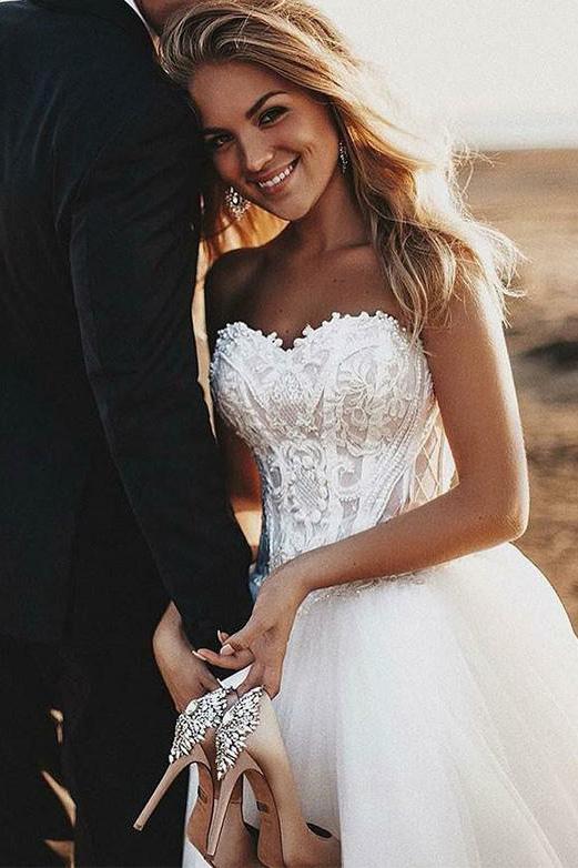 A Line Romantic Sweetheart Strapless Tulle Bridal Gown With Appliques Wedding Dress W1005