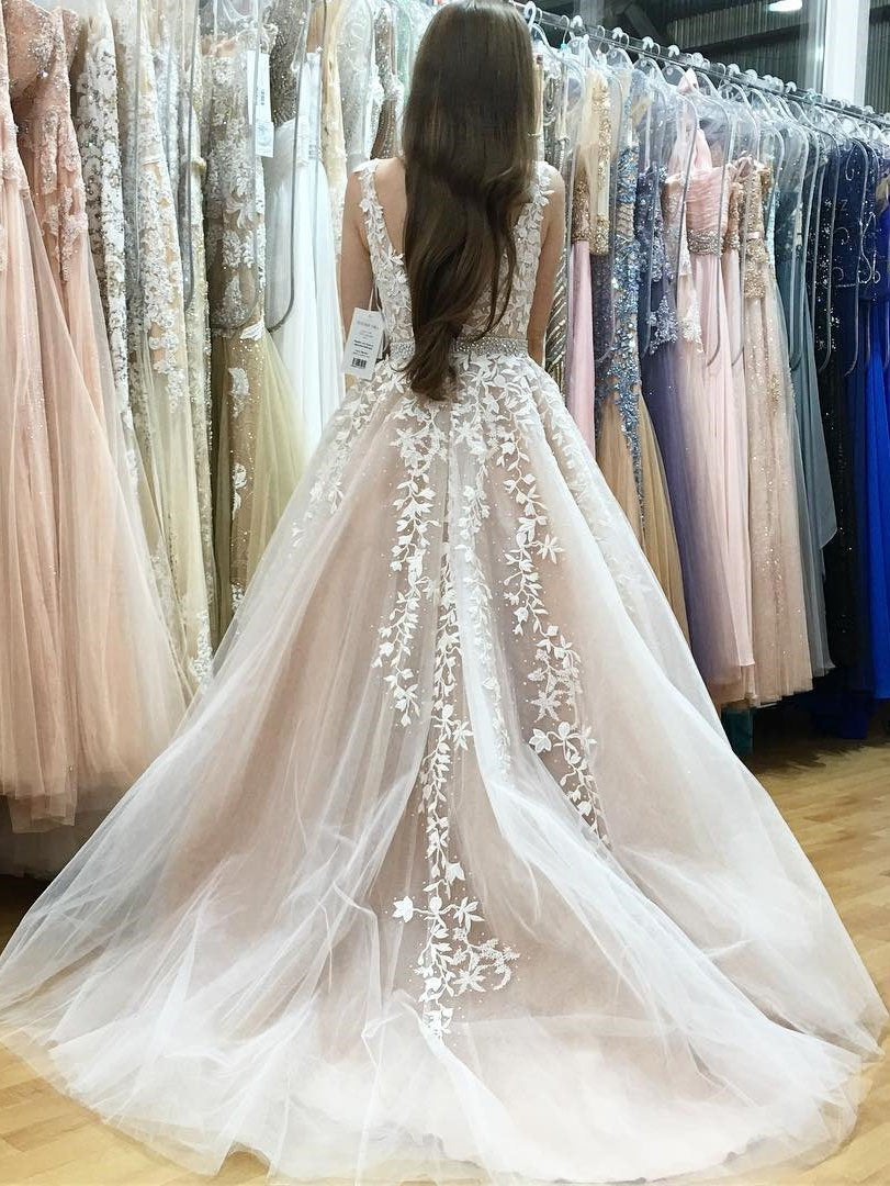 A Line V Neck Long Ivory Lace Appliques Wedding Dresses Beads Tulle Prom Dresses RS598