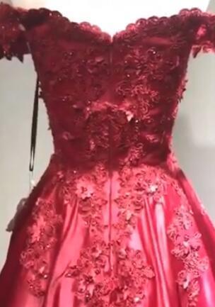 Ball Gown Red Lace Appliques Prom Dresses Off the Shoulder Quinceanera Dresses RS500