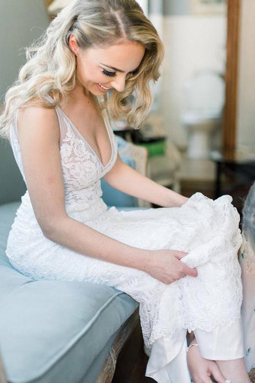 Beauty V Neck Long Lace Beach Wedding Dresses Ivory Mermaid Backless Bridal Dress W1008
