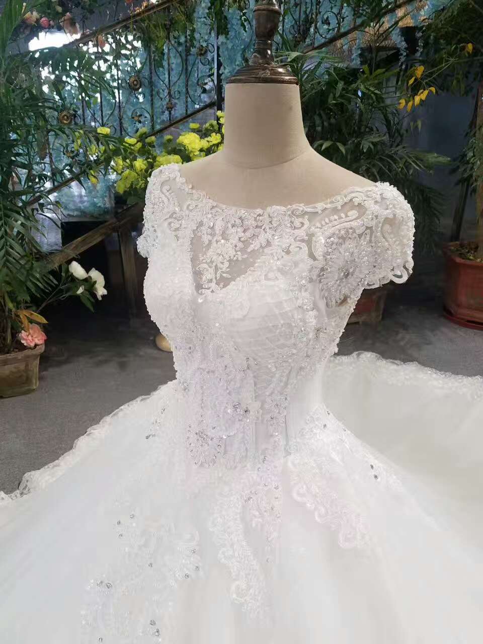 2024 New Arrival Wedding Dresses Lace Up Scoop Lace Up With Appliques And Beads