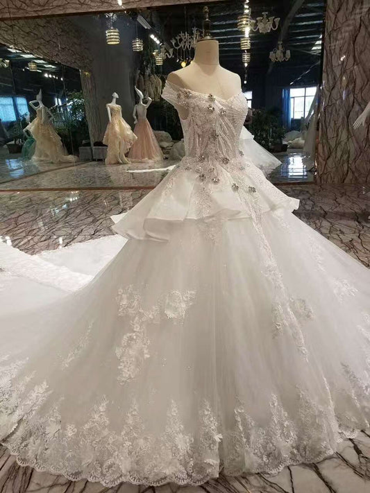 2024 New Arrvival Marvelous Tulle Wedding Dresses Lace Up With Appliques And Rhinestones