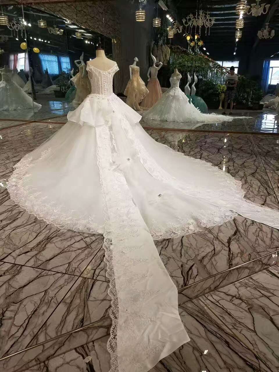 2024 New Arrvival Marvelous Tulle Wedding Dresses Lace Up With Appliques And Rhinestones