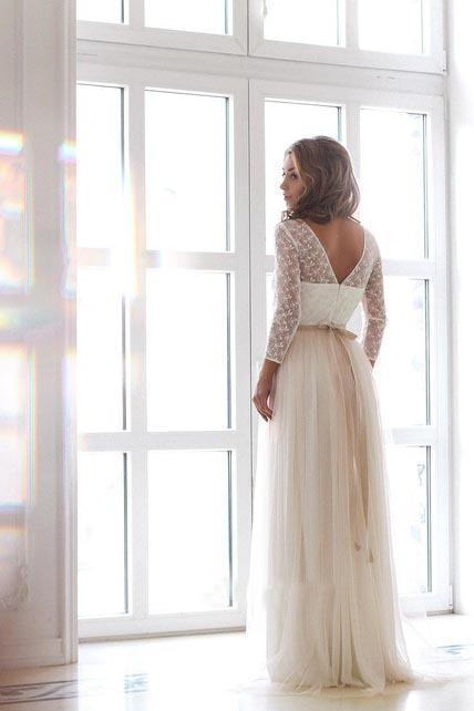 Scoop Neck Long Sleeve Tulle Wedding Dress With Lace Bodice V Back Wedding Gowns RS512
