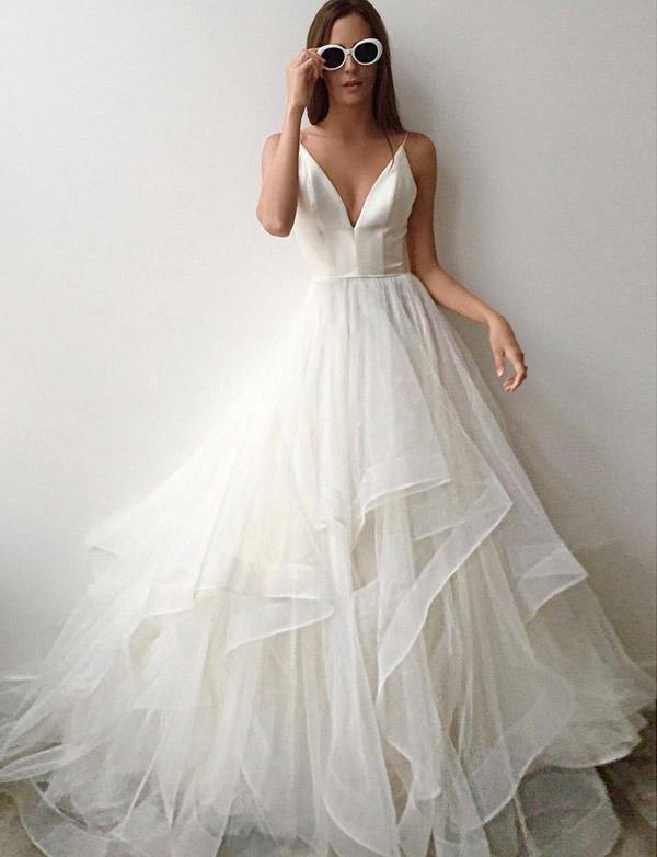 Simple Spaghetti Straps V Neck Wedding Dress Tulle Ruffles Backless Bridal Gowns W1007