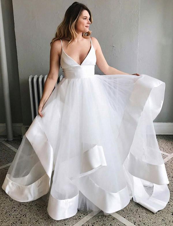 Simple Spaghetti Straps V Neck Wedding Dress Tulle Ruffles Backless Bridal Gowns W1007