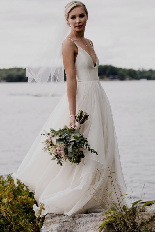 Simple Wedding Dresses Spaghetti Straps Backless Tulle Satin V Neck Bridal Gown